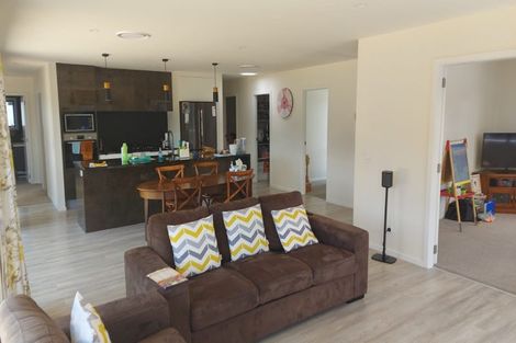 Photo of property in 14 Salisbury Crescent, Wallaceville, Upper Hutt, 5018