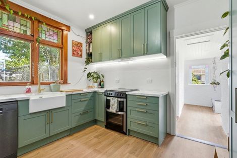 Photo of property in 18 Parsons Street, Saint Johns Hill, Whanganui, 4501