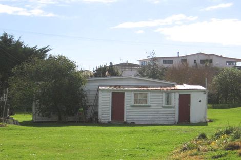 Photo of property in 21 Hall Place, Foxton Beach, Foxton, 4815