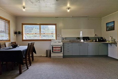 Photo of property in 5a Burgess Hill Road, Burgess Park, New Plymouth, 4371