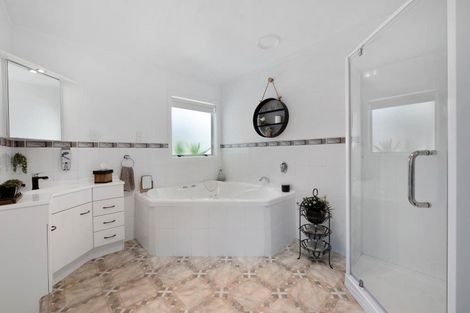 Photo of property in 2 Westbourne Avenue, Pomare, Rotorua, 3015