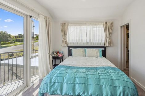 Photo of property in 28 Magnolia Rise, Waipahihi, Taupo, 3330
