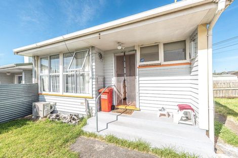 Photo of property in 6 Tiki Street, Castlecliff, Whanganui, 4501