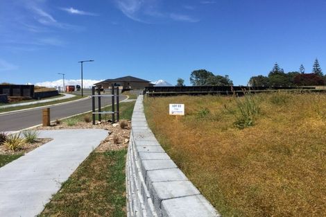 Photo of property in 11 Oakmont Crescent, Waiwhakaiho, New Plymouth, 4312