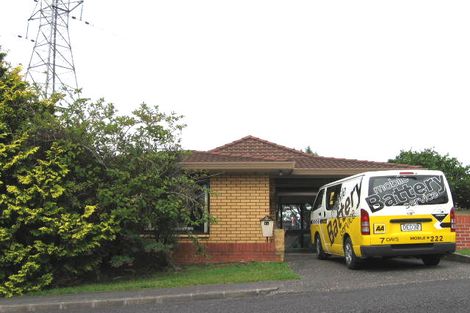 Photo of property in 1 Merville Avenue, Te Atatu South, Auckland, 0610