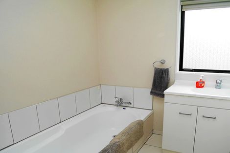 Photo of property in 22 Rosewood Place, Paraparaumu, 5032