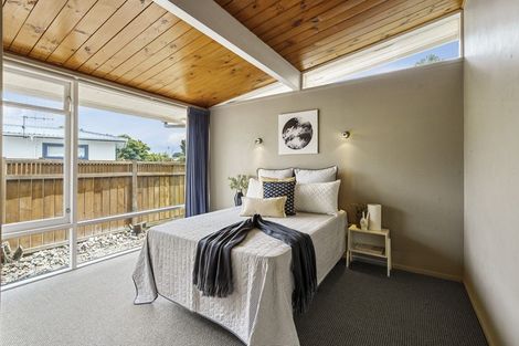 Photo of property in 8 Woodstock Place, Hokowhitu, Palmerston North, 4410