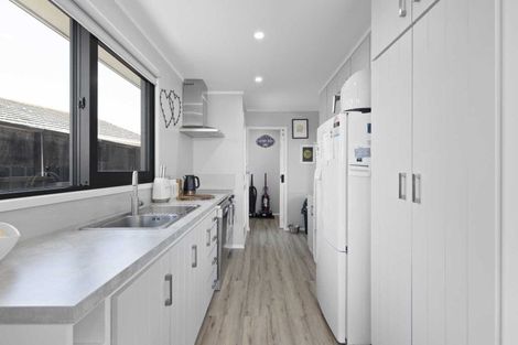 Photo of property in 7 Colonial Place, Kelvin Grove, Palmerston North, 4414