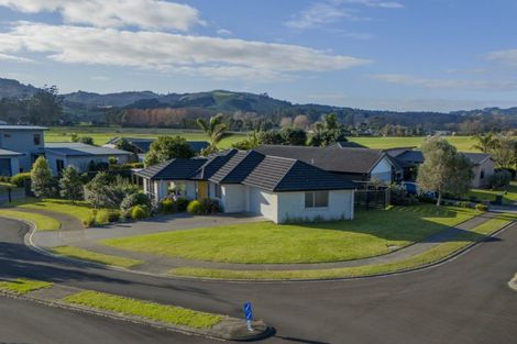 Photo of property in 2 Oscar Place, Whitianga, 3510