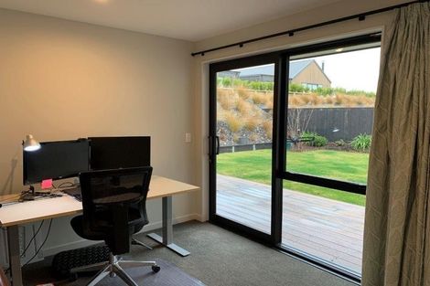 Photo of property in 43 Obelisk Street, Wanaka, 9305