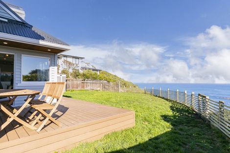 Photo of property in 2b Paratu Way, Strathmore Park, Wellington, 6022