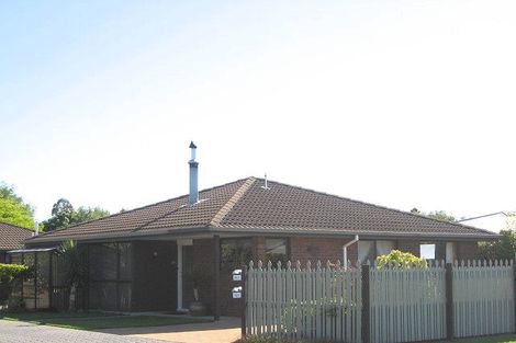 Photo of property in 2/13 Winters Road, Redwood, Christchurch, 8051