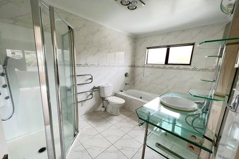 Photo of property in 4 Andara Close, Pinehill, Auckland, 0632