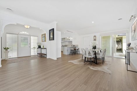 Photo of property in 7 Hobbs Road, Matakatia, Whangaparaoa, 0930