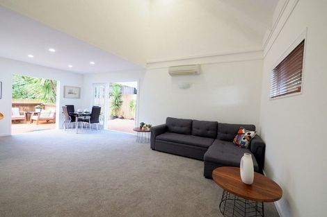 Photo of property in 2/99 Balmain Road, Birkenhead, Auckland, 0626
