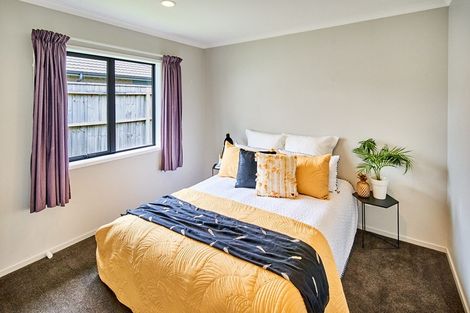 Photo of property in 70 Sunstone Crescent, Timberlea, Upper Hutt, 5018