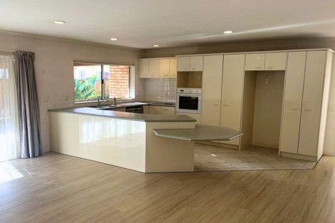 Photo of property in 14 Corta Bella Place, Golflands, Auckland, 2013