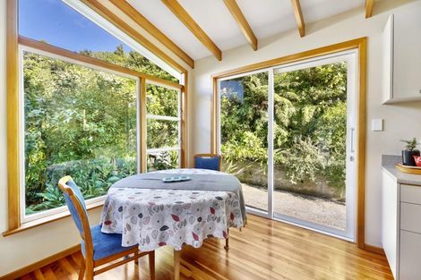 Photo of property in 6 Cotswold Crescent, Newlands, Wellington, 6037