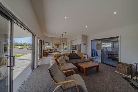 Photo of property in 10 Apatu Place, Waipukurau, 4200