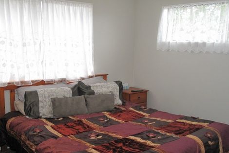 Photo of property in 2/11 Etherton Drive, Weymouth, Auckland, 2103