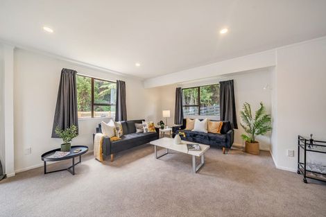 Photo of property in 13 King Charles Drive, Kingsley Heights, Upper Hutt, 5018