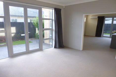 Photo of property in 5 Crofton Road, Harewood, Christchurch, 8051
