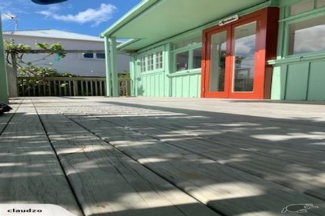 Photo of property in 15a Joan Street, Point Chevalier, Auckland, 1022