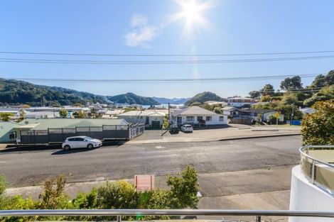 Photo of property in 20 Broadway, Picton, 7220