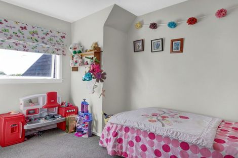 Photo of property in 32 Hillcrest Place, Avonhead, Christchurch, 8042