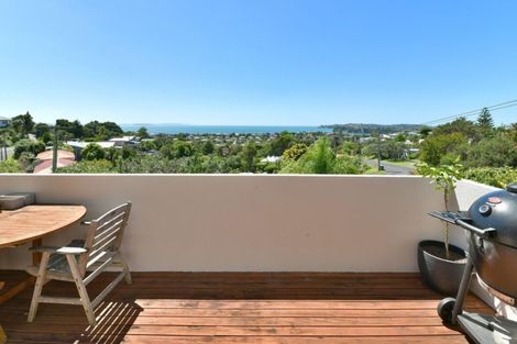 Photo of property in 37 Elliston Crescent, Stanmore Bay, Whangaparaoa, 0932