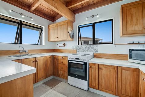 Photo of property in 18 Kotuku Place, Snells Beach, 0920