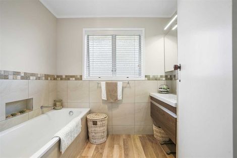 Photo of property in 5 Portree Place, Queenwood, Hamilton, 3210