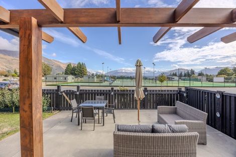 Photo of property in 208 Warren Street, Wanaka, 9305