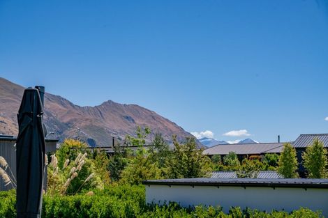 Photo of property in 28 Stackbrae Avenue, Wanaka, 9305