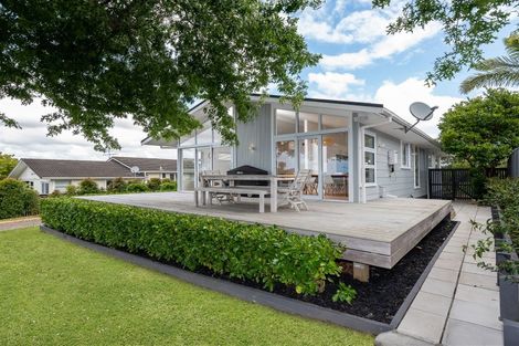 Photo of property in 19 Advene Road, Cockle Bay, Auckland, 2014