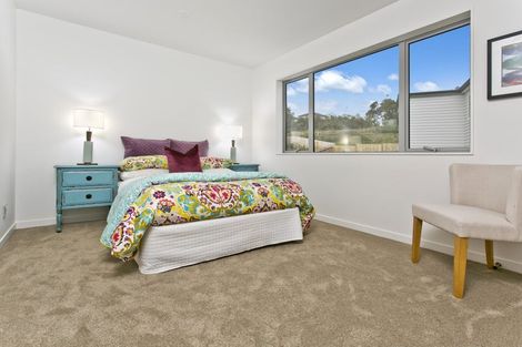Photo of property in 102 Admirals Court Drive, Greenhithe, Auckland, 0632