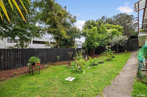 Photo of property in 1/19 Kathleen Street, Totara Vale, Auckland, 0627
