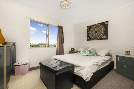 Photo of property in 1/12 De Bloge Place, Clendon Park, Auckland, 2103