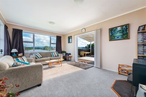 Photo of property in 74 Sylvan Crescent, Te Atatu South, Auckland, 0610