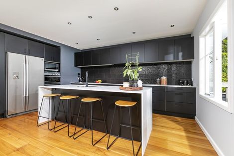 Photo of property in 1 Hanlon Crescent, Narrow Neck, Auckland, 0624