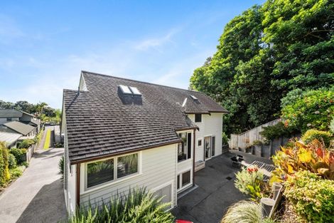 Photo of property in 27 Shelly Beach Parade, Cockle Bay, Auckland, 2014