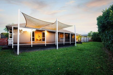 Photo of property in 27 Johnstone Drive, Fitzherbert, Palmerston North, 4410