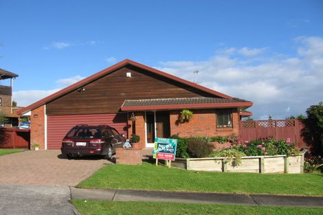 Photo of property in 46 Ewhurst Place, Goodwood Heights, Auckland, 2105