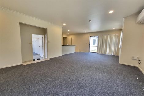 Photo of property in 37 Heathglen Place, Bayview, Auckland, 0629