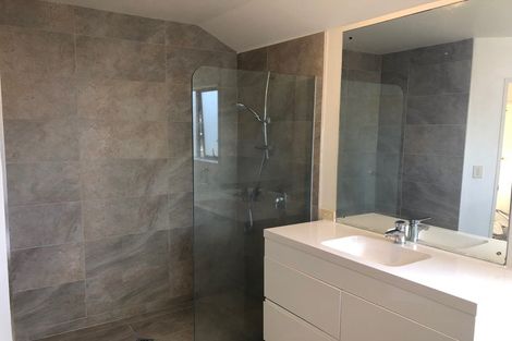 Photo of property in 2/71 Sunnynook Road, Forrest Hill, Auckland, 0620