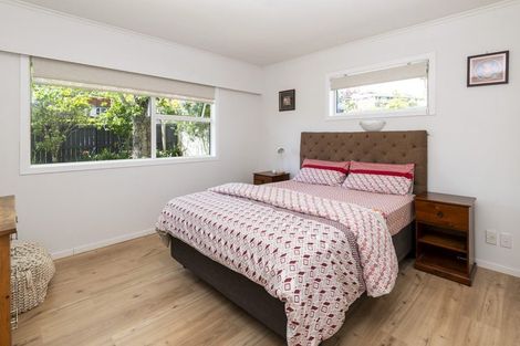 Photo of property in 12 Cheriton Road, Mellons Bay, Auckland, 2014