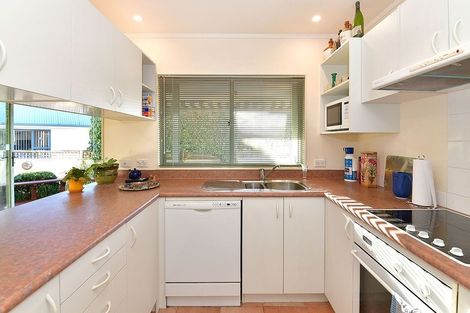 Photo of property in 4/848 Whangaparaoa Road, Manly, Whangaparaoa, 0930