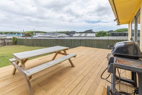 Photo of property in 12 Rangitane Street, Himatangi Beach, Foxton, 4891