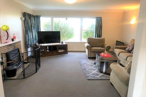 Photo of property in 27 Bellringer Crescent, Newlands, Wellington, 6037