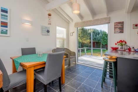 Photo of property in 11 Hastings Street, Waikanae Beach, Waikanae, 5036